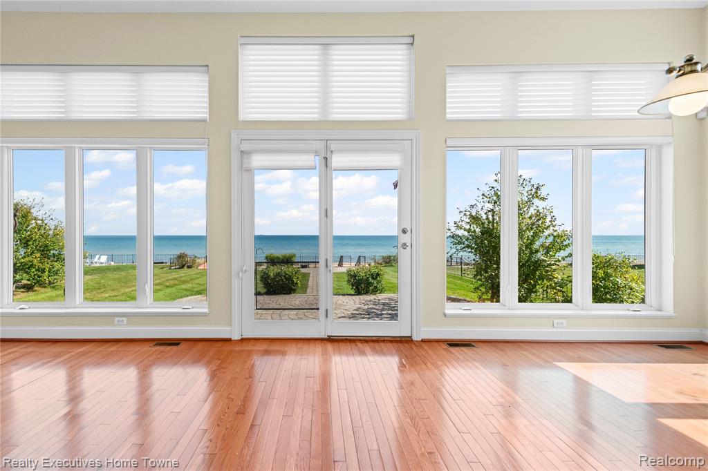 5802 Lakeshore Road, Fort Gratiot, MI 48059 — Photo 32