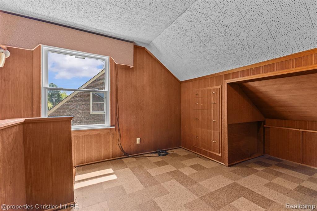 8442 HAZELTON Street, Dearborn Heights, MI 48127 — Photo 18