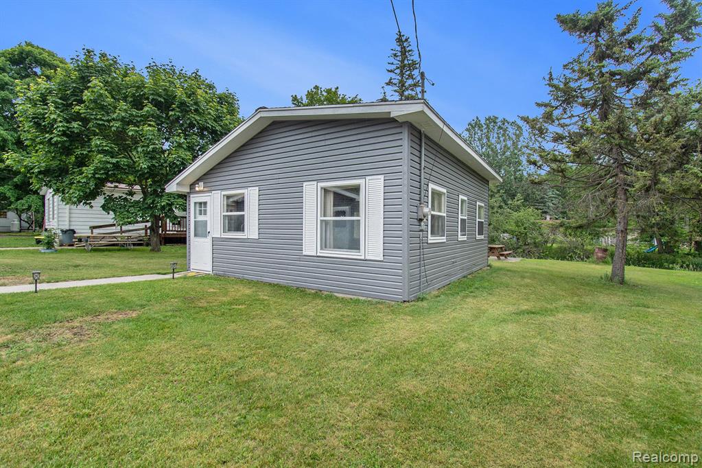 6954 LAKEVIEW Drive, Hubbard Lake, MI 49747 — Photo 21