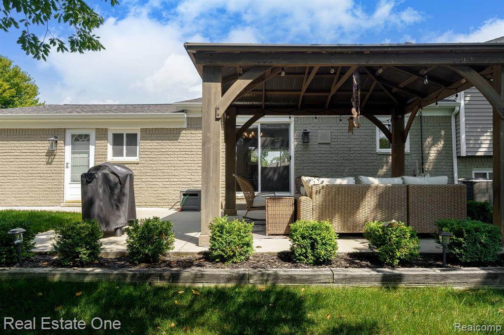 9545 Crown Ridge Drive, White Lake, MI — Photo 8