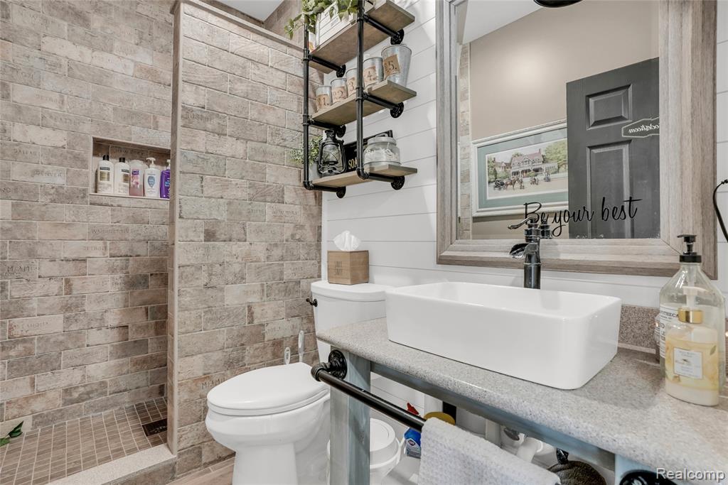 130 Whites Court, Houghton Lake, MI, 48629