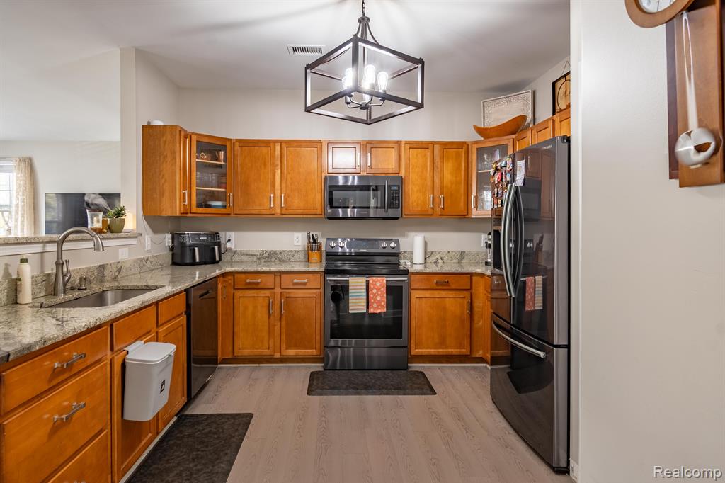 47543 PEMBROKE Drive, Canton, MI 48188 — Photo 18