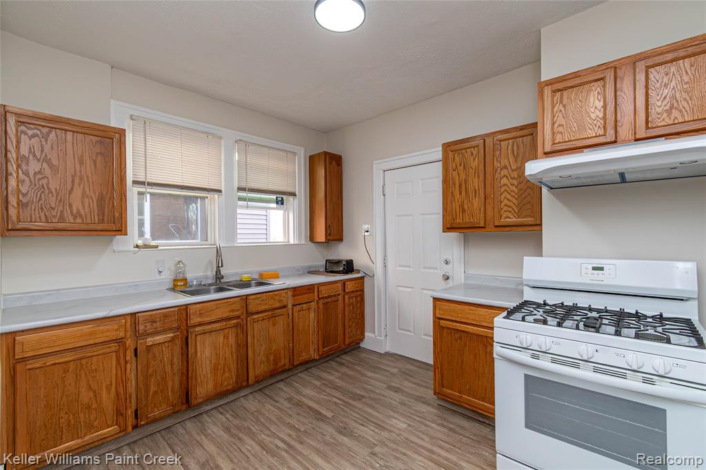 215 Winona Street, Highland Park, MI 48203 — Photo 13