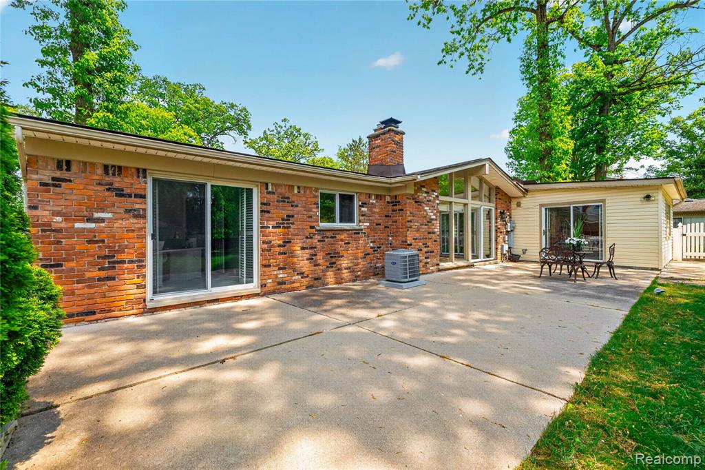 8733 Woodside Drive, Grosse Ile, MI 48138 — Photo 39