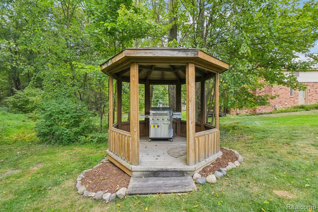 585 Timberline Drive, Rochester Hills, MI 48309 — Photo 33