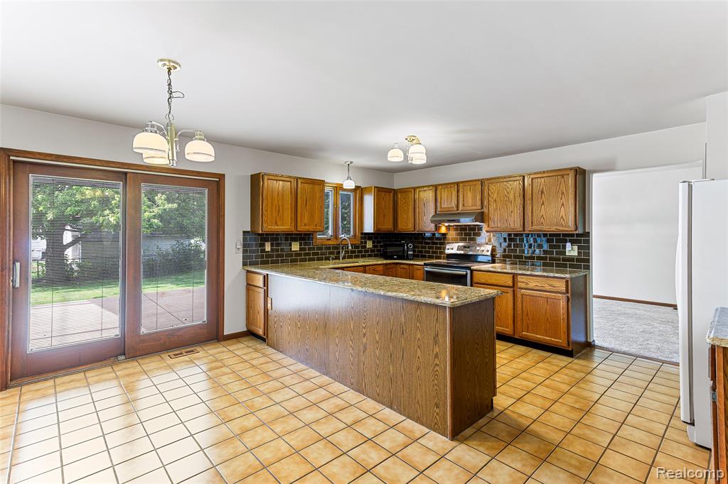 22333 Crestwood Street, Trenton, MI 48183 — Photo 12