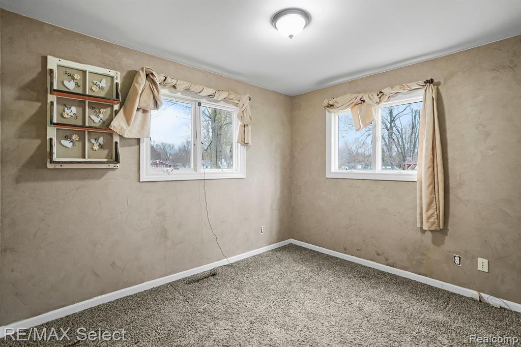 4196 LARK Lane, Flint, MI 48506 — Photo 9