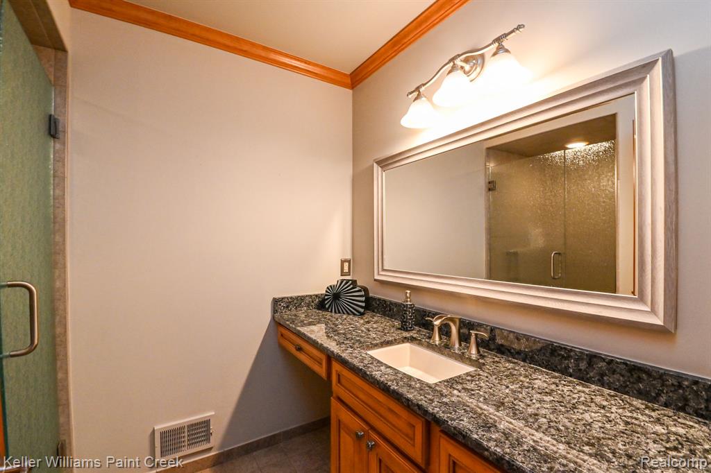 4442 WISTERIA Court, Warren, MI 48092 — Photo 27