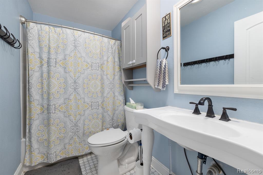 400 CLARENDON Street, Ann Arbor, MI 48103 — Photo 14
