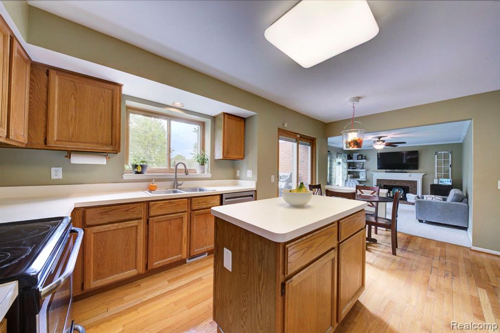 46500 E Oak Manor Court, Canton, MI 48187 — Photo 15