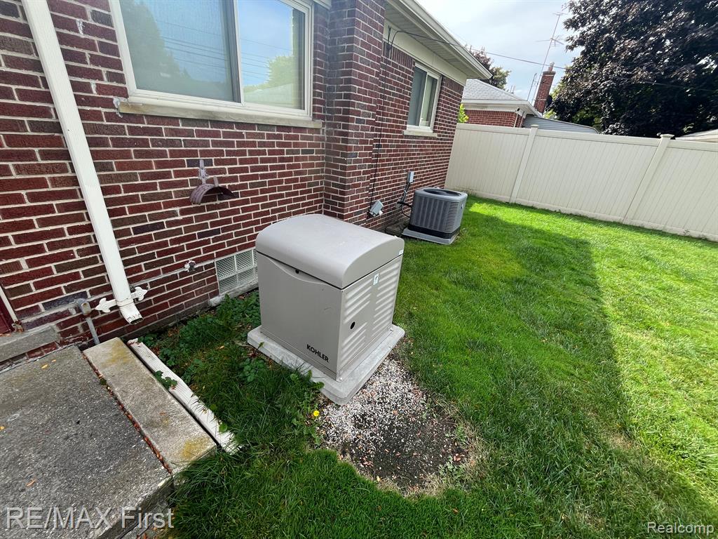 5239 E 13 MILE Road, Warren, MI 48092 — Photo 17