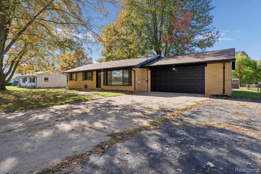 241 Raleigh Place, Lennon Vlg, MI 48449 — Photo 3