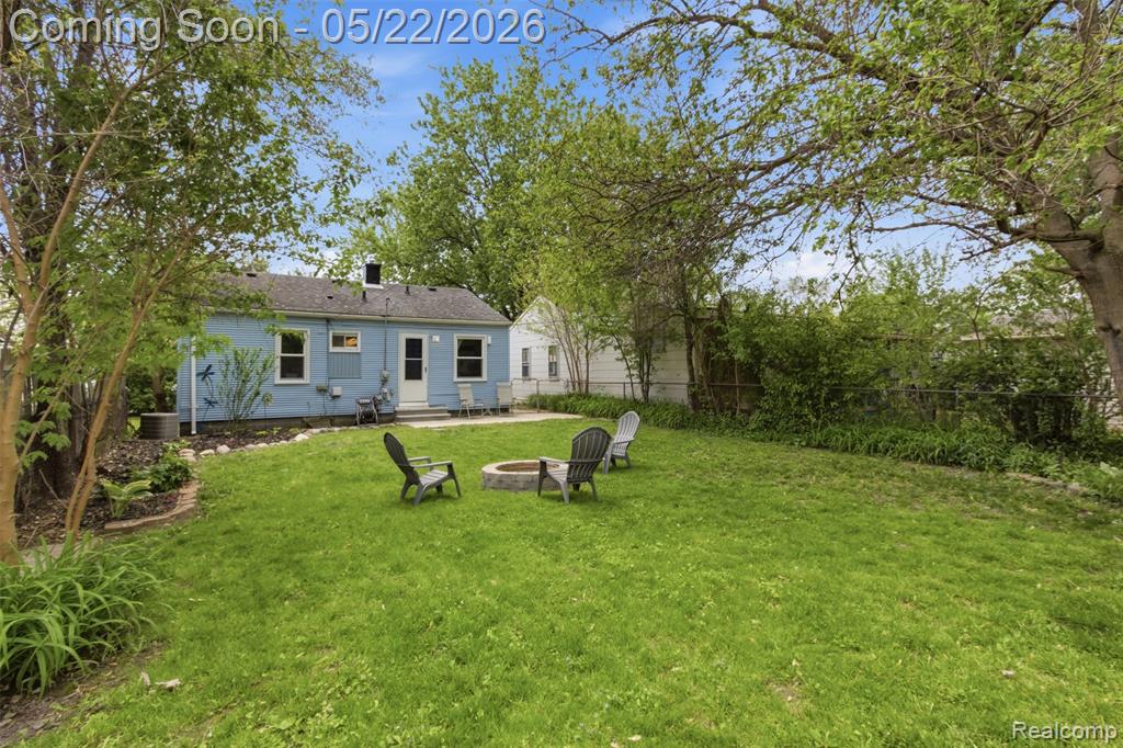 645 E Barrett Avenue E, Madison Heights, MI 48071 — Photo 13