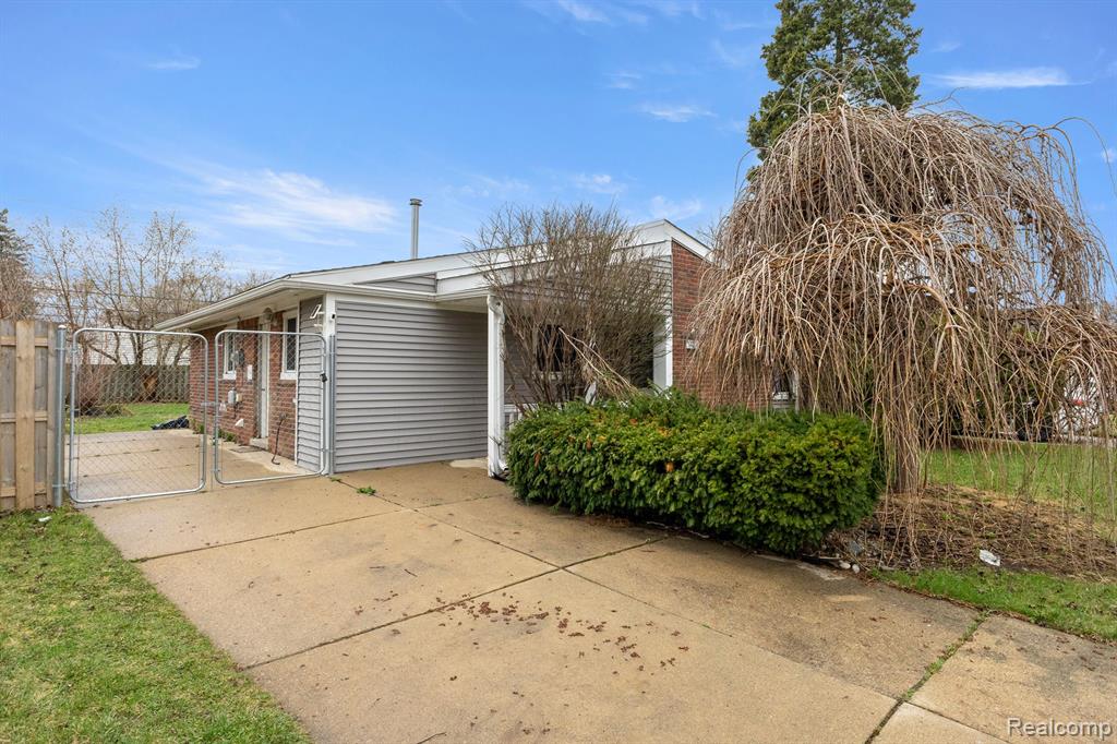 9424 POLK Street, Taylor, MI 48180 — Photo 2