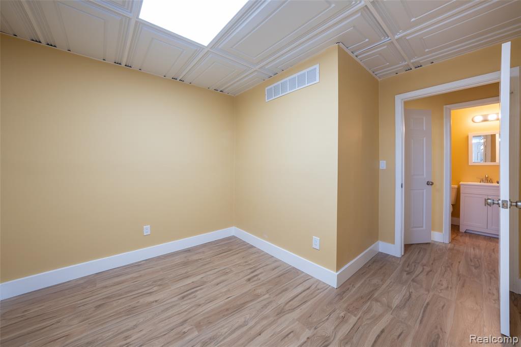 1095 W Huron Street, Waterford, MI 48328 — Photo 31