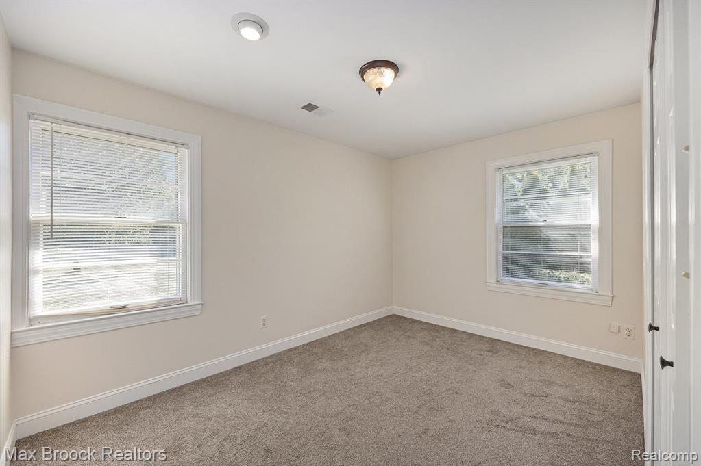 60 E Hurst Drive, Troy, MI 48085 — Photo 9