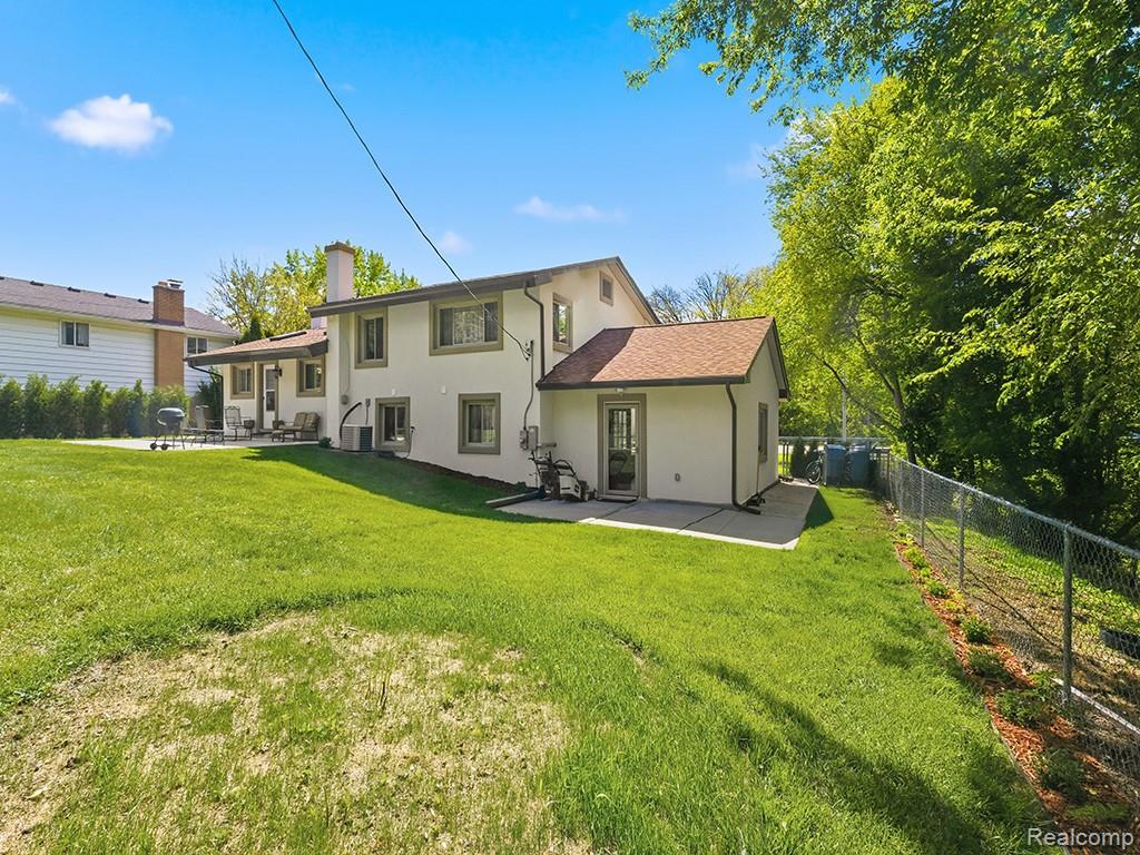 17361 W OUTER Drive, Dearborn Heights, MI 48127 — Photo 58