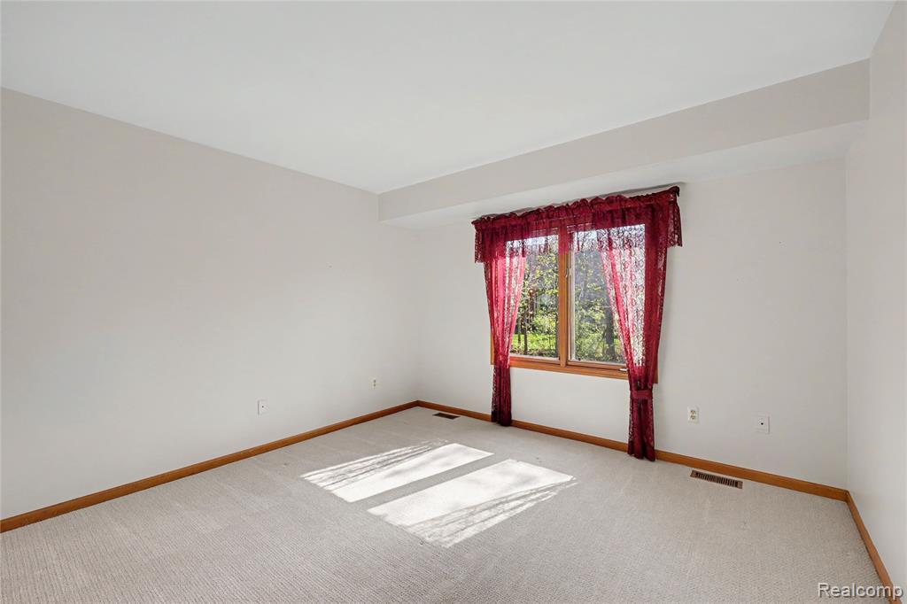 41302 Fortuna Drive E, Clinton Twp, MI 48038 — Photo 18