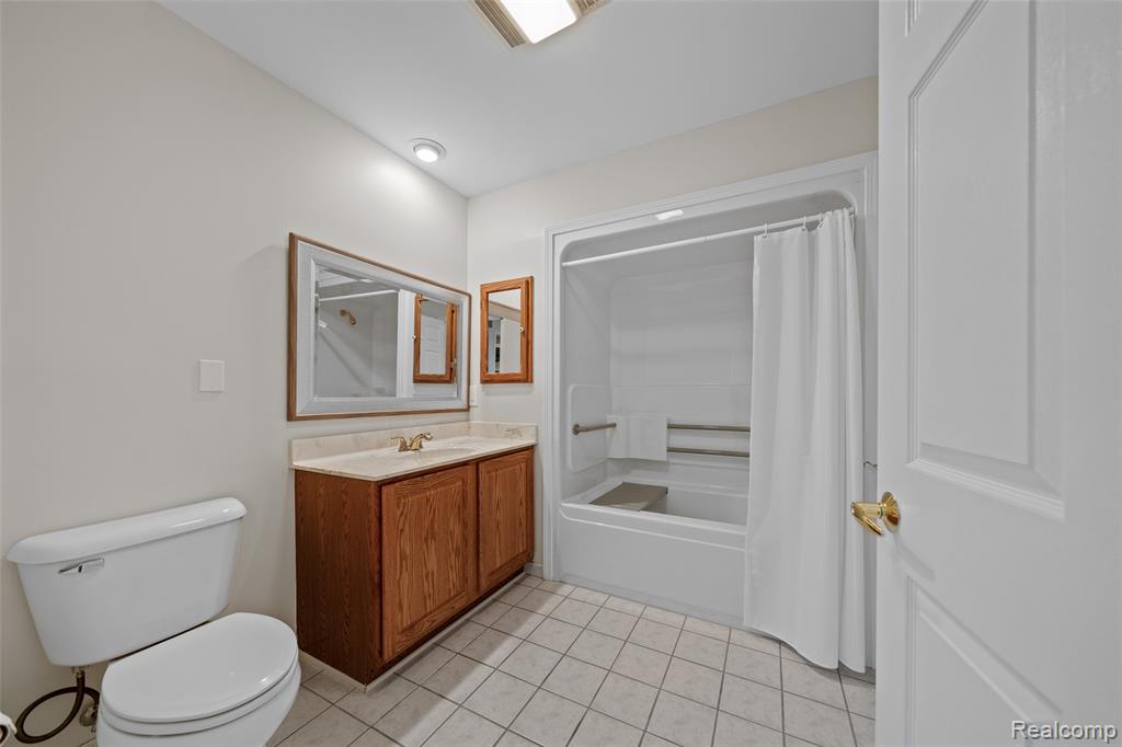 21425 Archwood Circle, Farmington Hills, MI 48336 — Photo 25