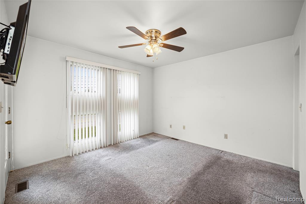 5274 E 14 Mile Road, Warren, MI 48092 — Photo 19