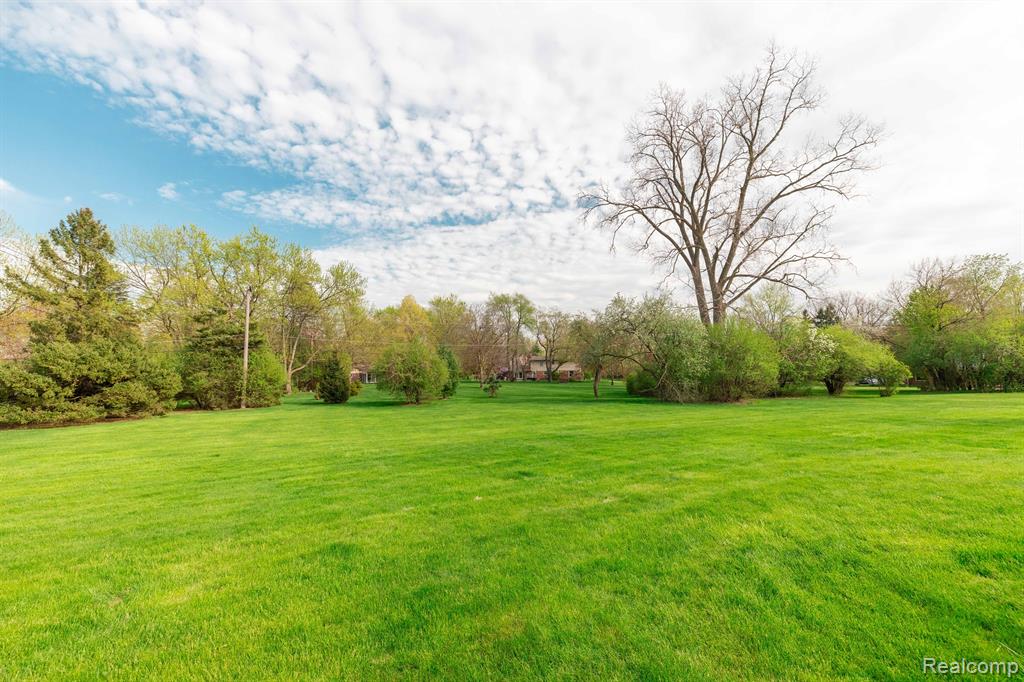 868 HELSTON Road, Bloomfield Hills, MI 48304 — Photo 39