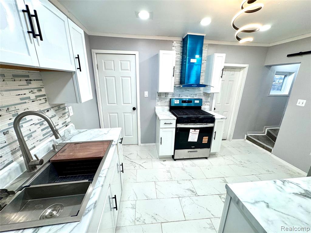 618 N 1st Street, Chesaning, MI 48616 — Photo 3