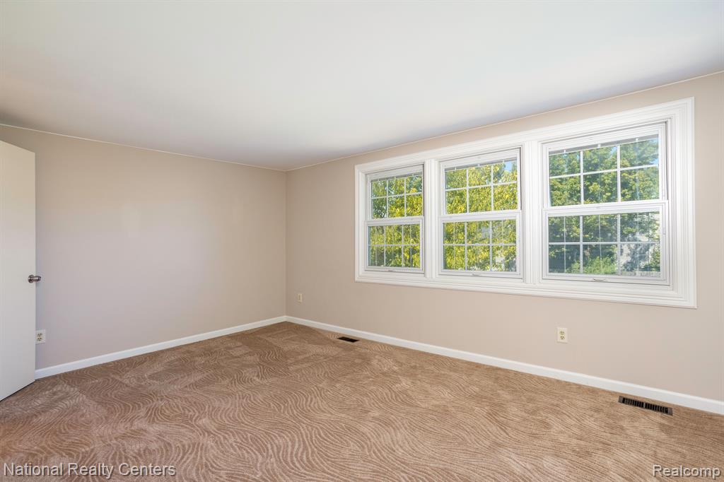 19487 EDDINGTON Pl, Northville, MI 48167 — Photo 14