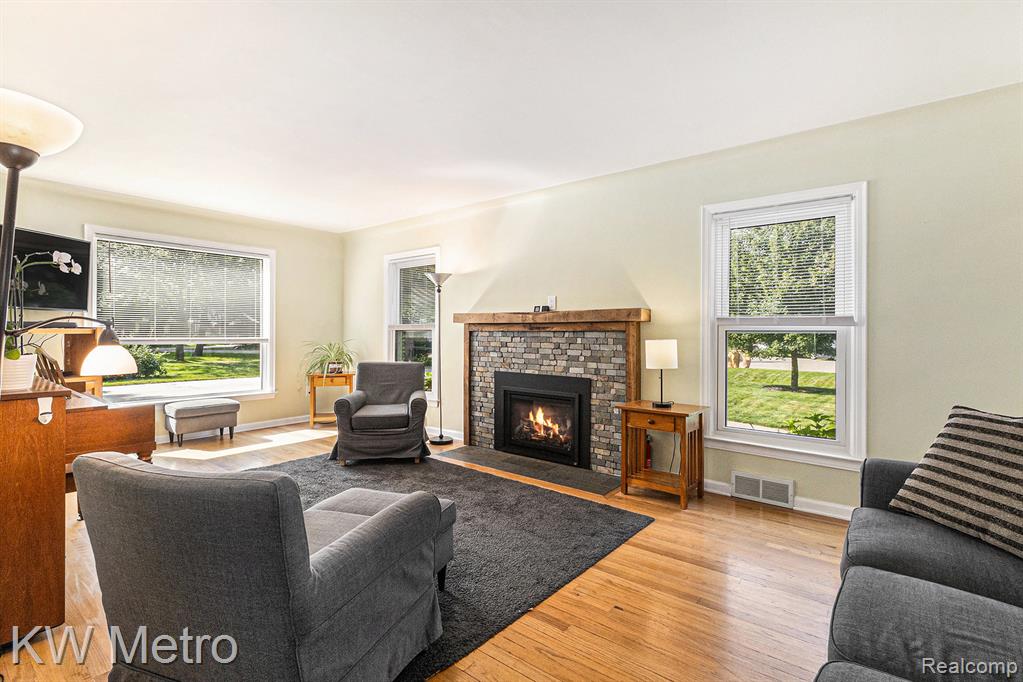 449 Shoreview Drive, Waterford, MI 48328 — Photo 8