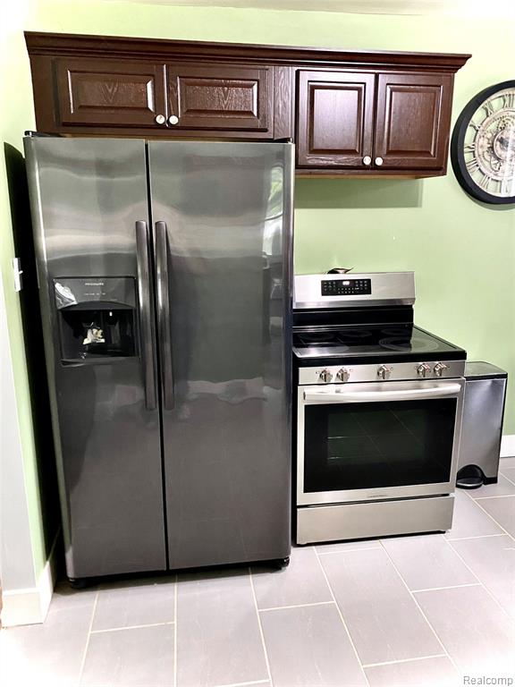 8073 Helen, Center Line, MI 48015 — Photo 12