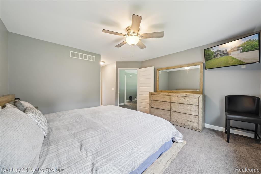 9119 Hegel Road, Goodrich Vlg, MI — Photo 34
