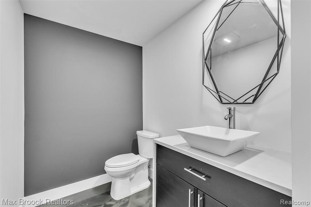 51 E Shevlin Avenue, Hazel Park, MI 48030 — Photo 24