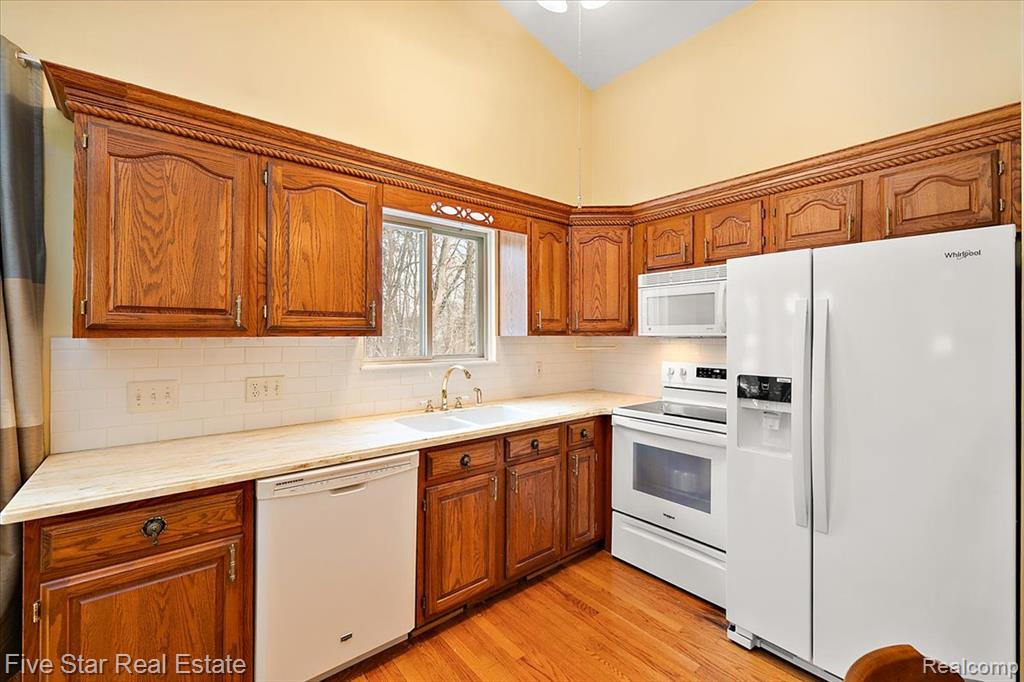 6586 Pontiac Lake Road, 1, Waterford, MI 48327 — Photo 18