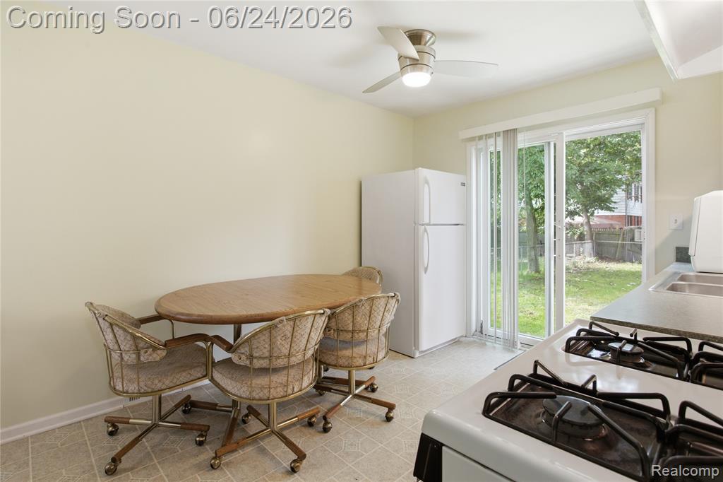 20644 Hollywood Street, Harper Woods, MI 48225 — Photo 5