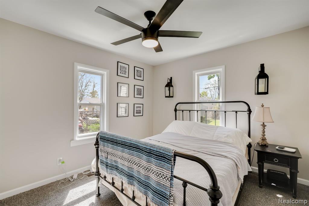 71 W DALLAS Avenue, Madison Heights, MI 48071 — Photo 9