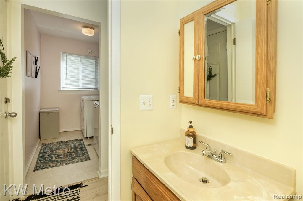 839 Dressler Lane, Rochester Hills, MI 48307 — Photo 18