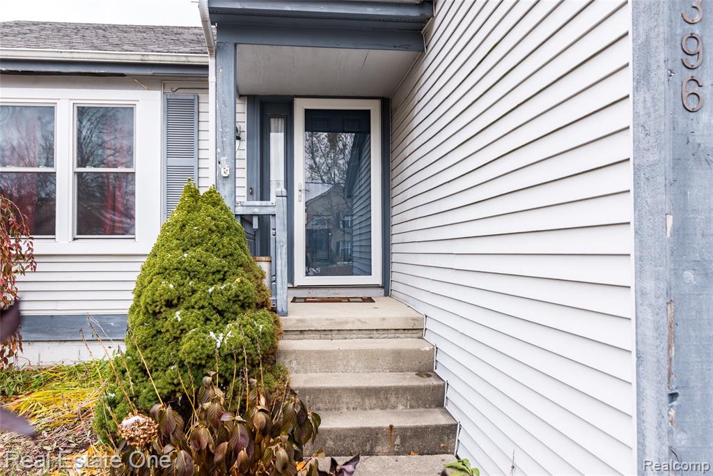396 Princeton Drive, South Lyon, MI 48178 — Photo 2