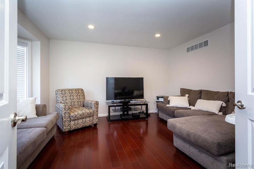 4617 LANCELOT Drive, Sterling Heights, MI 48310 — Photo 19
