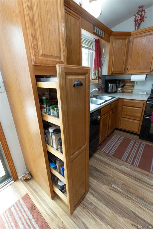 5685 S Aylesbury Drive, Waterford, MI 48327 — Photo 18