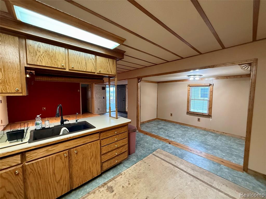 277 Glengarry Ct. W, Highland, MI — Photo 9