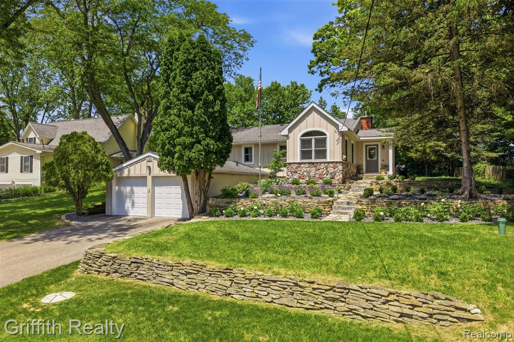 6262 Briggs Lake Drive, Brighton, MI 48116 — front exterior
