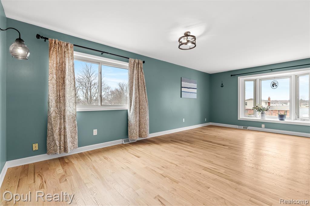 4748 Ravinewood Drive, Commerce Twp, MI 48382 — Photo 11