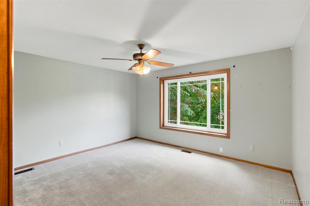 10780 Oxbow Lakeshore Drive, White Lake, MI — Photo 28