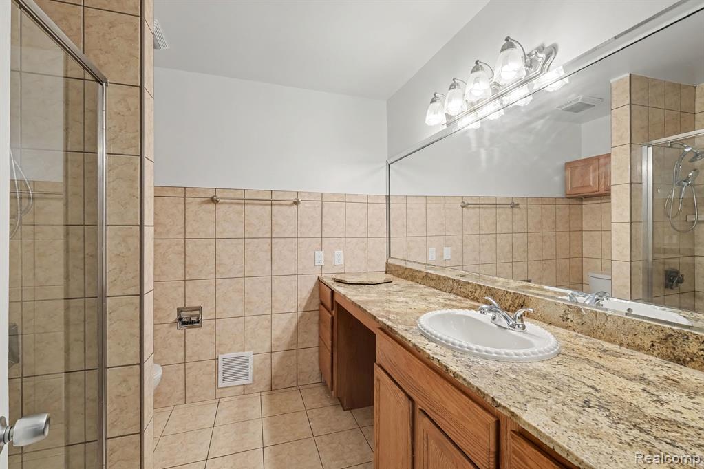 2056 Walden Court, Flint, MI 48532 — Photo 17