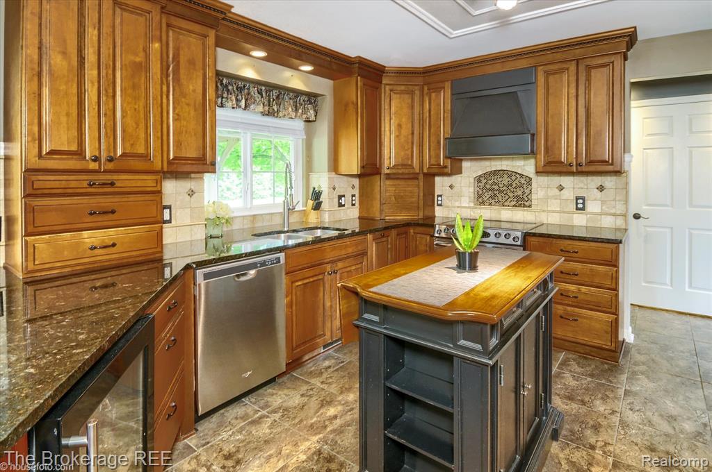4449 Brighton Drive, Grand Blanc, MI 48439 — Photo 24