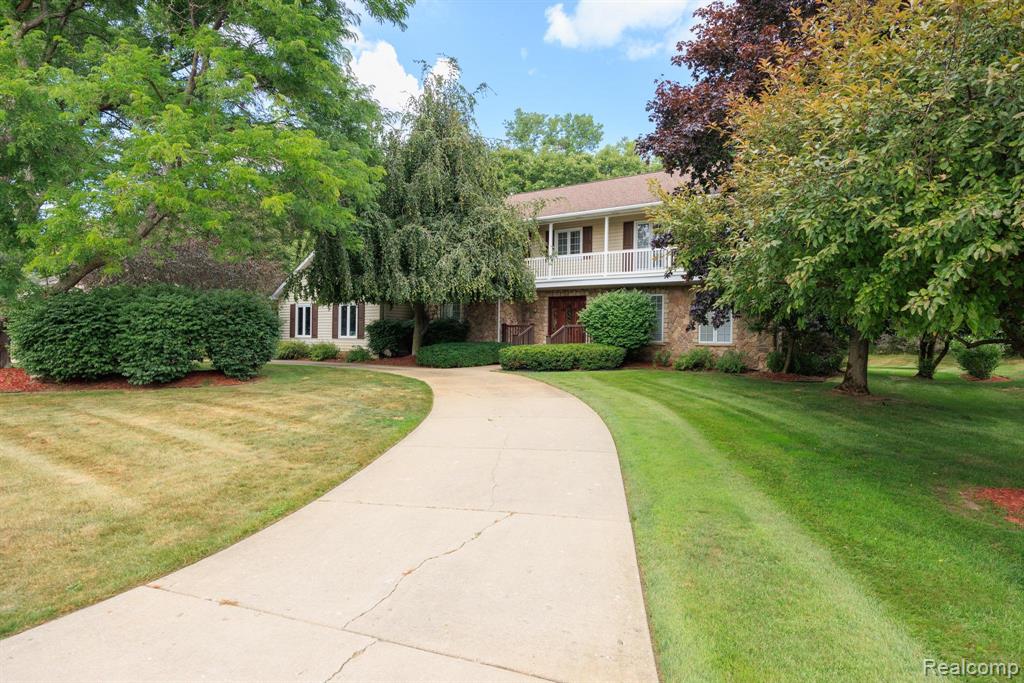 9705 Burning Tree Drive, Grand Blanc, MI 48439