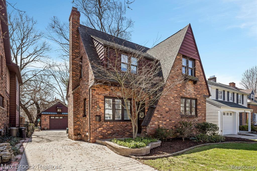 831 W OAKRIDGE Street, Ferndale, MI 48220 — front exterior