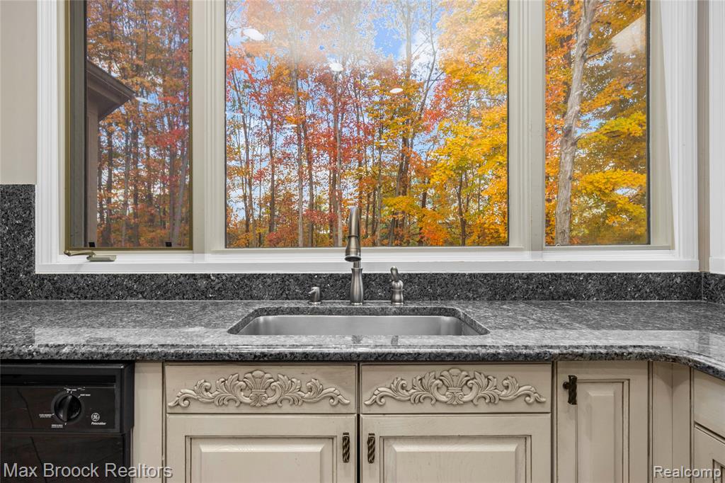 6986 Crosswell Drive, West Bloomfield, MI — Photo 15