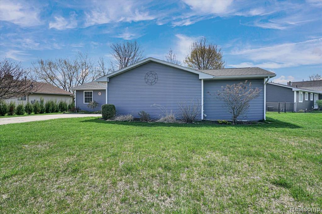 131 Bryan J Drive, Houghton Lake, MI 48629 — Photo 37