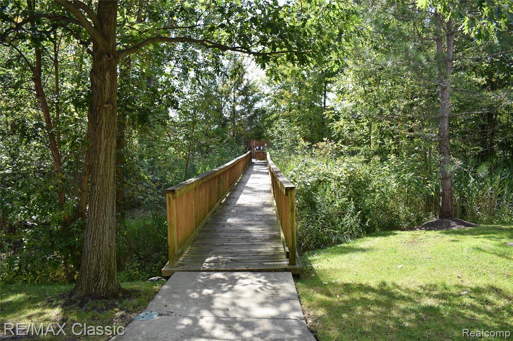417 Old Pine Way Drive, Walled Lake, MI 48390 — Photo 30