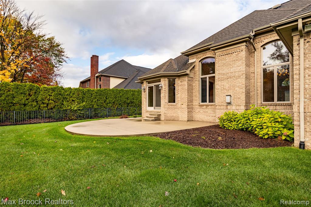 52221 Chickadee, Shelby Twp, MI 48315 — Photo 4